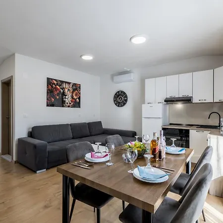 Little Dream 아파트 스플리트